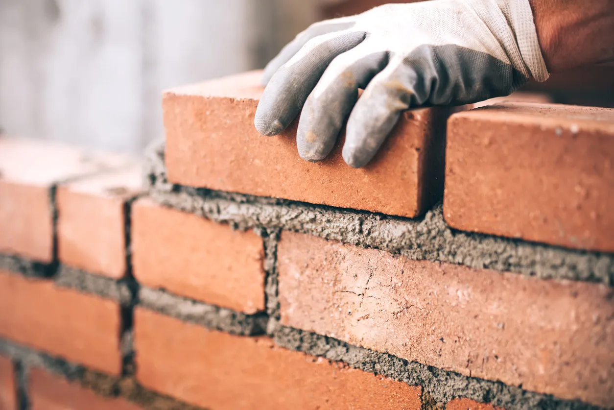 Mortier : nos mortiers réalisés en centrale à béton ont des caractéristiques de formulation qui permettent de stabiliser l'ouvrabilité et la maniabilité du produit.
