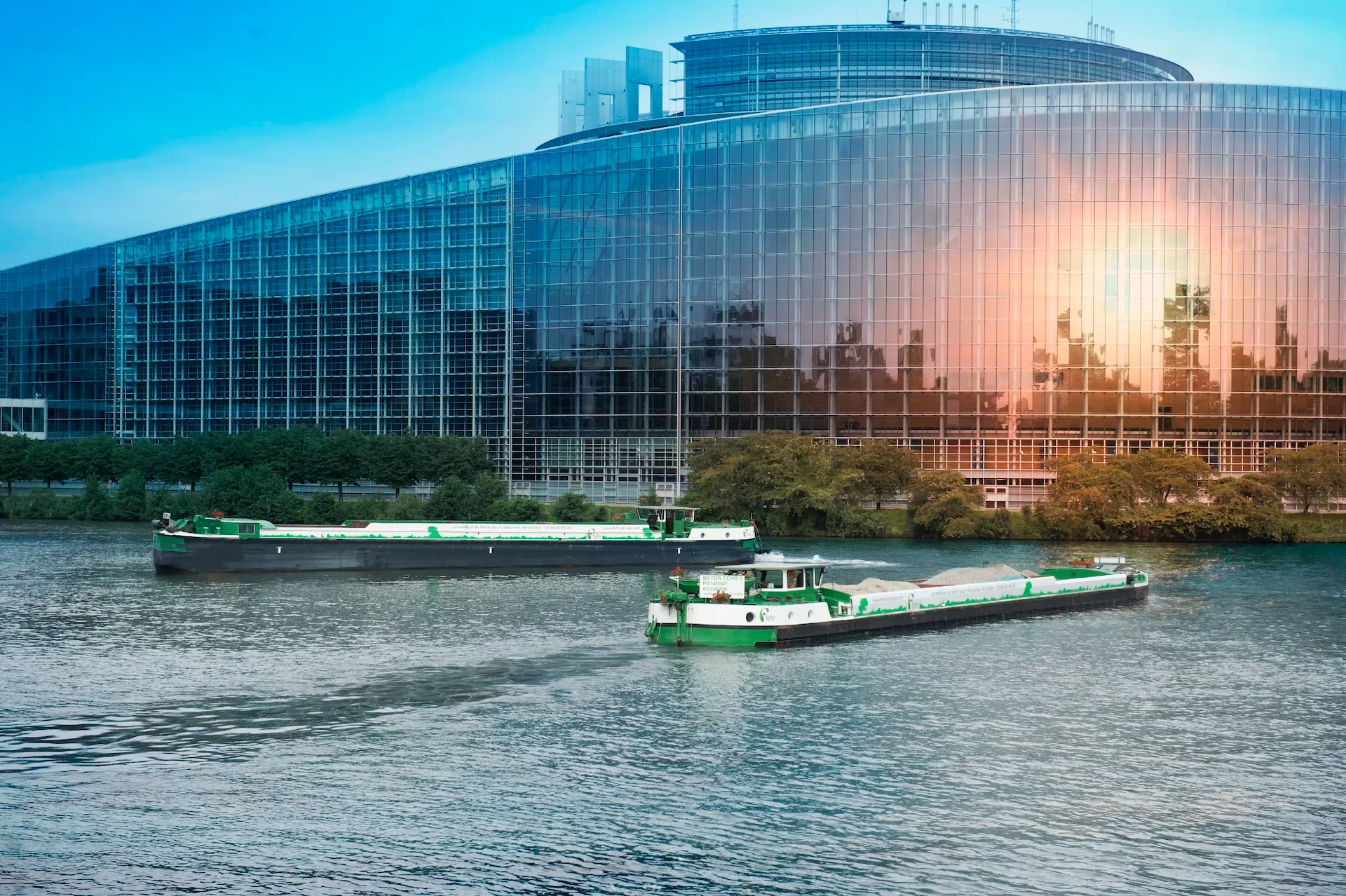Transport de granulats par voie d'eau | FEHR Group