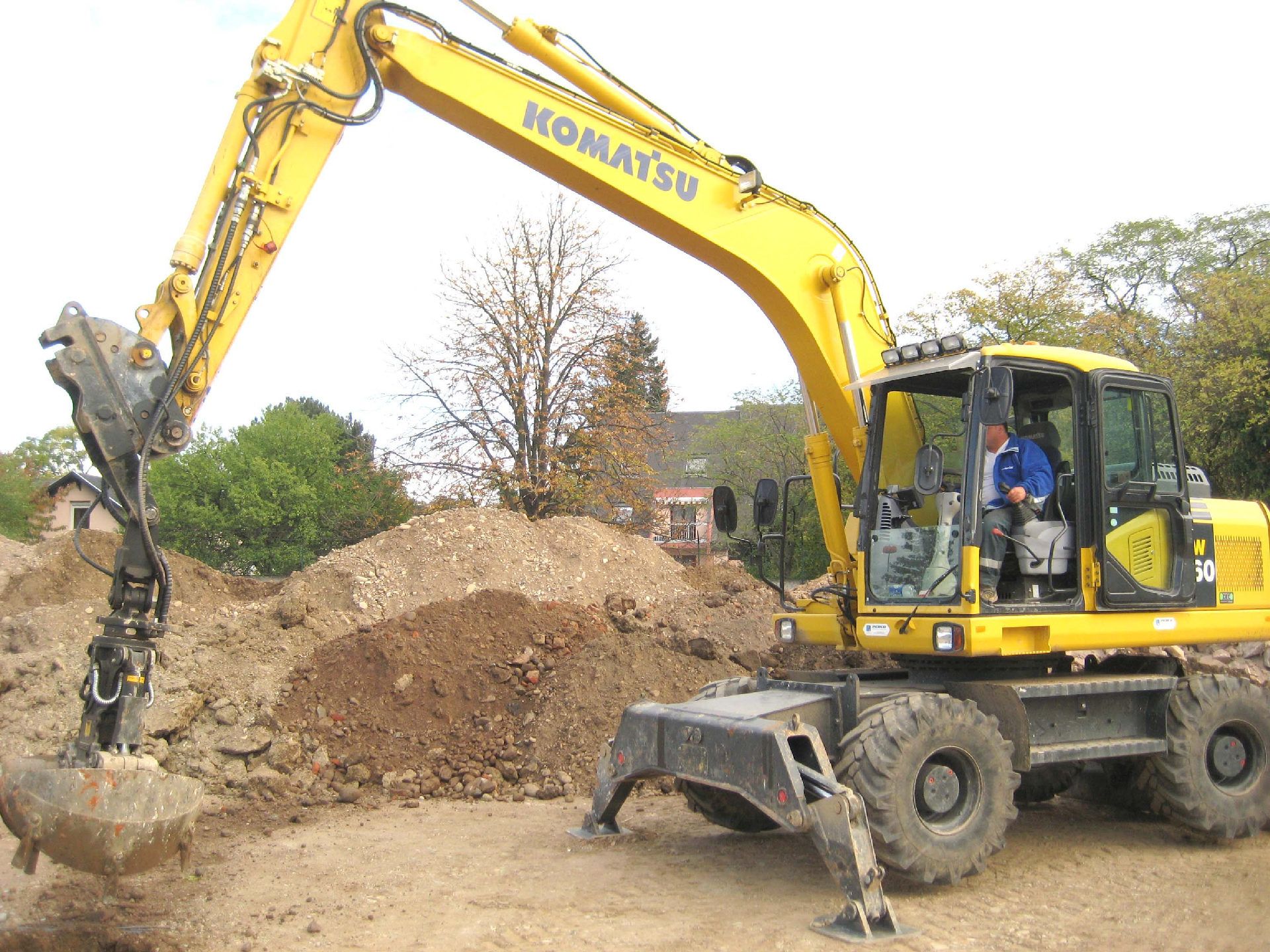 Pelle pneus 16T Komatsu