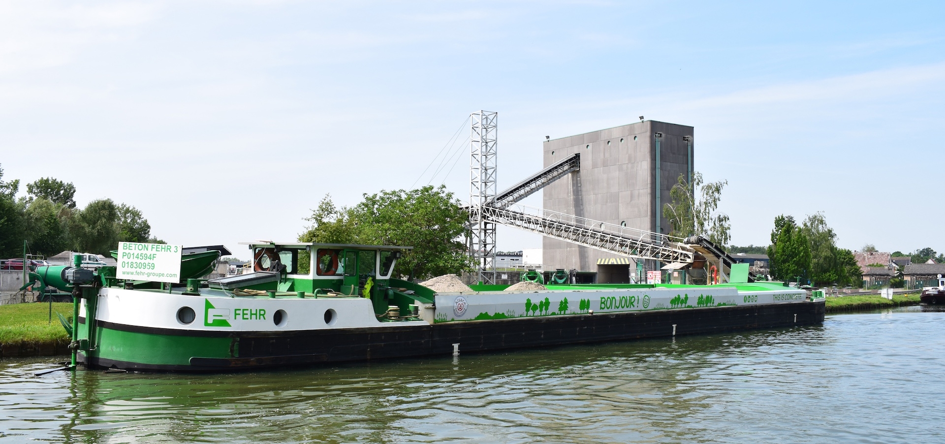 Péniche FEHR livraison béton pour voie d'eau