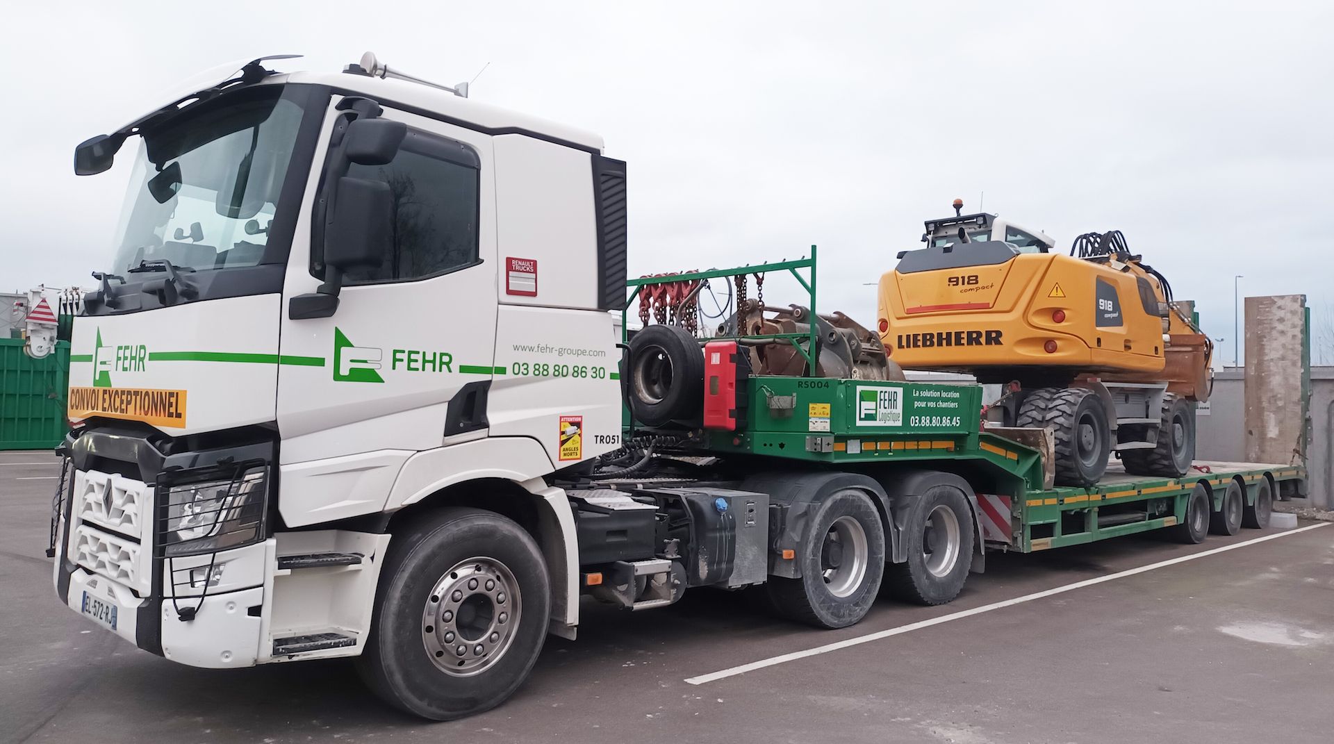 Camion semi + remorque surbaissée